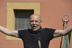 125